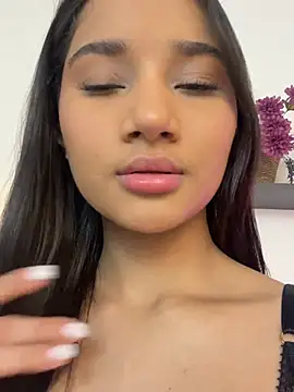 Snapshot of AlessiaVallmont chatting on 02.24.26 AlessiaVallmont online show from 02.24.26