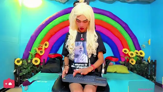 Snapshot of suzume_Mendez chatting on 04.07.26 suzume Mendez online show from 04.07.26