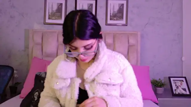 Snapshot of IsabellaRossi chatting on 04.14.26 IsabellaRossi online show from 04.14.26