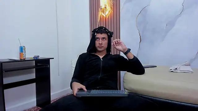 Snapshot of STEVEN_OS chatting on 06.24.26 STEVEN OS online show from 06.24.26