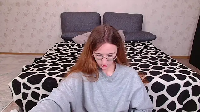 Snapshot of miay_here_ chatting on 05.28.26 miay here online show from 05.28.26