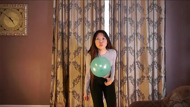 Snapshot of ManaMarana chatting on 02.27.26 ManaMarana online show from 02.27.26