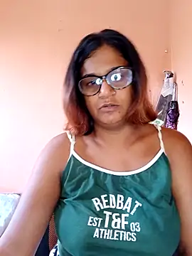 Snapshot of indianstrawberrylips4u chatting on 04.18.26 indianstrawberrylips4u online show from 04.18.26