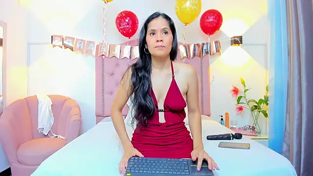 Snapshot of Paulynavera chatting on 05.19.26 Paulynavera online show from 05.19.26