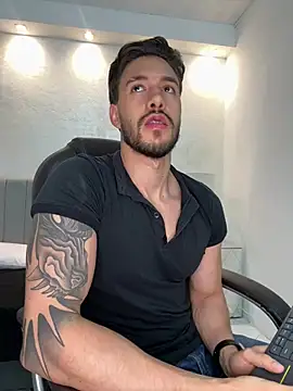 Snapshot of evans_campbell1 chatting on 02.25.26 evans campbell1 online show from 02.25.26