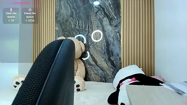 Snapshot of scarlett_lumi chatting on 02.19.26 scarlett lumi online show from 02.19.26