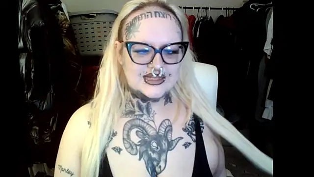 Snapshot of grindhouseho chatting on 04.30.26 grindhouseho online show from 04.30.26