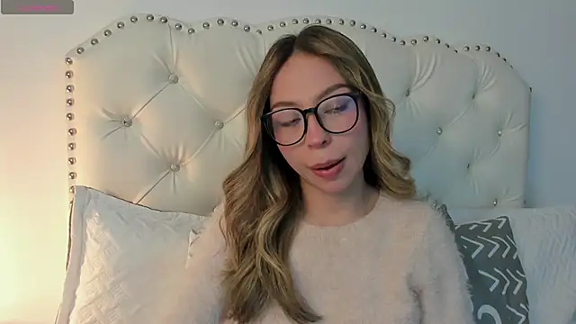 Snapshot of LuuluBerry chatting on 03.21.26 LuuluBerry online show from 03.21.26
