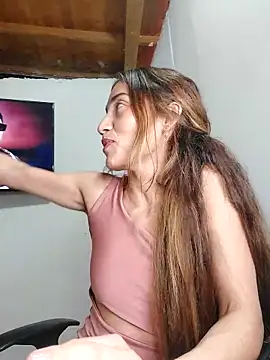 Snapshot of isaa- chatting on 02.25.26 isaa- online show from 02.25.26