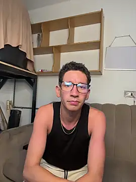 Snapshot of Latingonx chatting on 02.18.26 Latingonx online show from 02.18.26