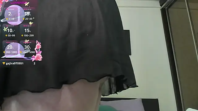 Snapshot of GoldenLunaa chatting on 04.25.26 GoldenLunaa online show from 04.25.26