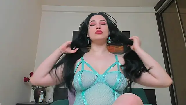 Snapshot of GoldenLunaa chatting on 05.17.26 GoldenLunaa online show from 05.17.26