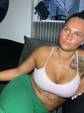 Snapshot of Destinylovex chatting on 05.19.26 Destinylovex online show from 05.19.26