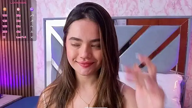 LittleeSara18 online show from 04.12.26