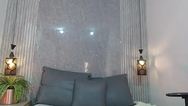 Snapshot of Milf_Luciana chatting on 02.23.26 Milf Luciana online show from 02.23.26