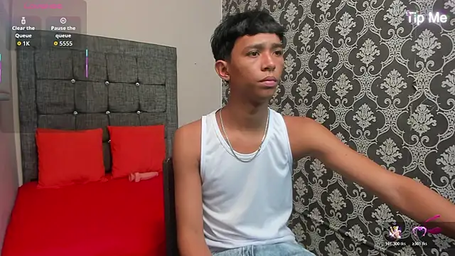 Snapshot of Little_Twink19x chatting on 04.23.26 Little Twink19x online show from 04.23.26