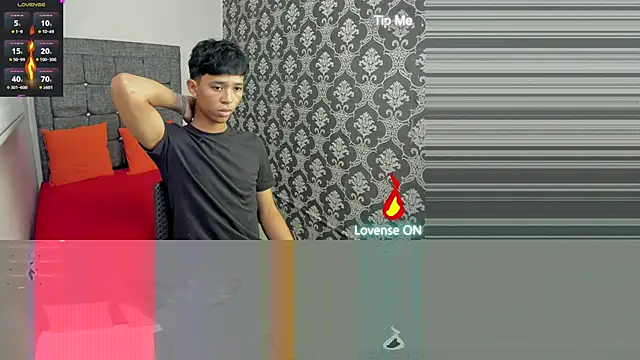 Snapshot of Little_Twink19x chatting on 06.10.26 Little Twink19x online show from 06.10.26