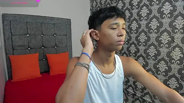 Snapshot of Little_Twink19x chatting on 06.13.26 Little Twink19x online show from 06.13.26