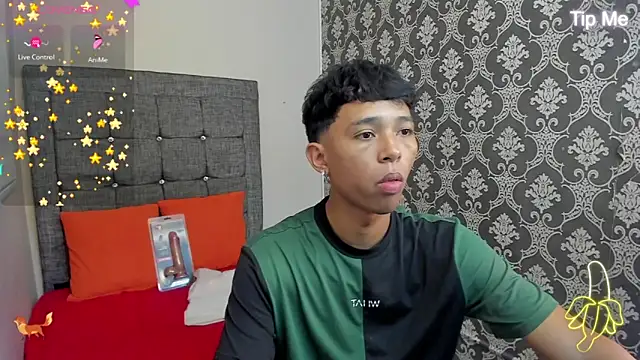 Snapshot of Little_Twink19x chatting on 06.17.26 Little Twink19x online show from 06.17.26