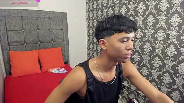 Snapshot of Little_Twink19x chatting on 06.18.26 Little Twink19x online show from 06.18.26
