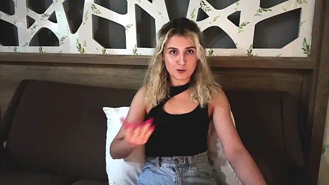 Snapshot of ConcepcionPang chatting on 02.23.26 ConcepcionPang online show from 02.23.26