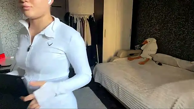 JoycelynUrion online show from 03.26.26