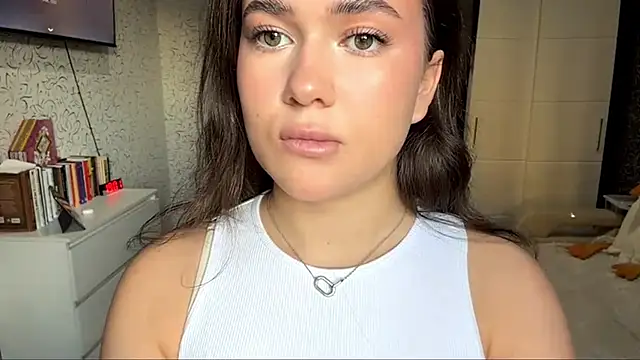 JoycelynUrion online show from 04.12.26