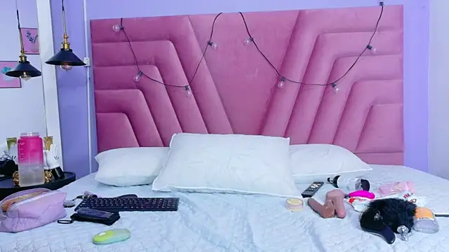 curvybuffgirllll online show from 04.13.26