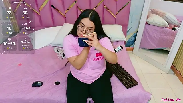 Snapshot of curvybuffgirllll chatting on 07.19.26 curvybuffgirllll online show from 07.19.26