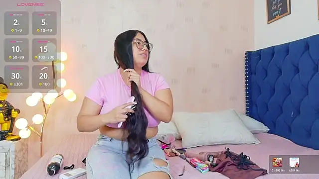 Snapshot of curvybuffgirllll chatting on 07.23.26 curvybuffgirllll online show from 07.23.26