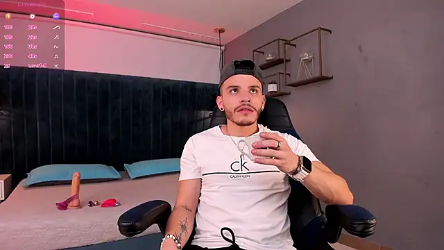 Snapshot of liam_es chatting on 03.14.26 liam es online show from 03.14.26