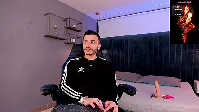 Snapshot of liam_es chatting on 03.15.26 liam es online show from 03.15.26
