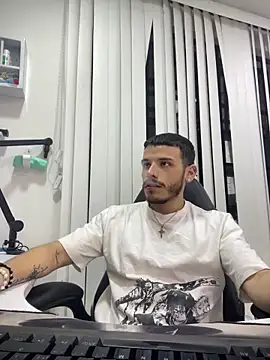 Snapshot of liam_es chatting on 04.01.26 liam es online show from 04.01.26