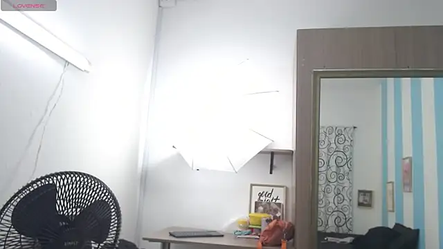 Snapshot of mia0207 chatting on 02.25.26 mia0207 online show from 02.25.26