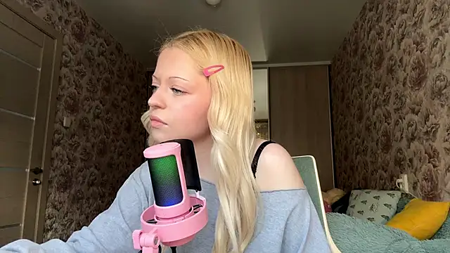 Snapshot of JeneeBIanks chatting on 02.21.26 JeneeBIanks online show from 02.21.26