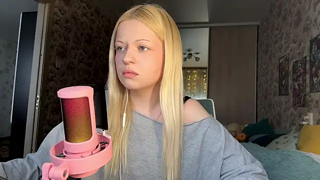 Snapshot of JeneeBIanks chatting on 02.25.26 JeneeBIanks online show from 02.25.26