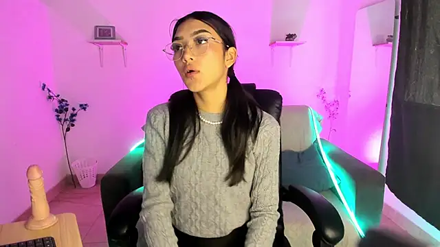 Snapshot of jaulyn_18 chatting on 03.20.26 jaulyn 18 online show from 03.20.26