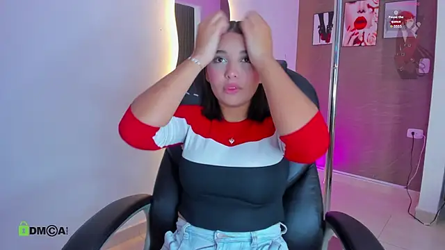 Snapshot of Tiphanysalvatore chatting on 02.27.26 Tiphanysalvatore online show from 02.27.26