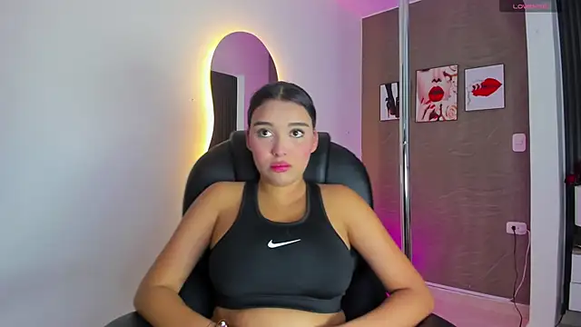 Snapshot of Tiphanysalvatore chatting on 03.02.26 Tiphanysalvatore online show from 03.02.26