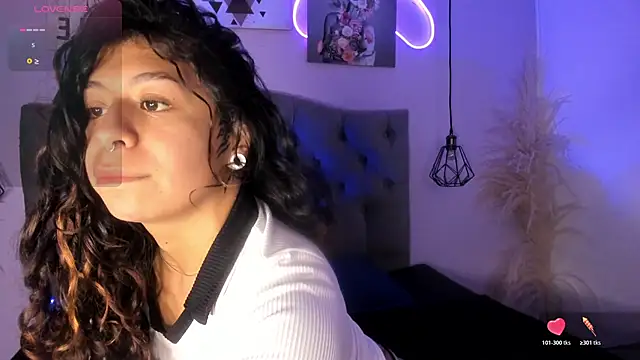 Snapshot of MilyFerrer chatting on 06.19.26 MilyFerrer online show from 06.19.26