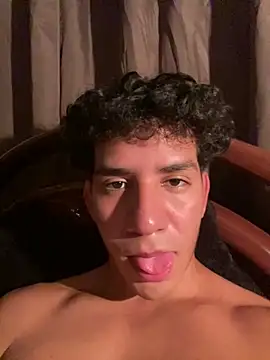 Snapshot of Alejandrososas chatting on 05.27.26 Alejandrososas online show from 05.27.26