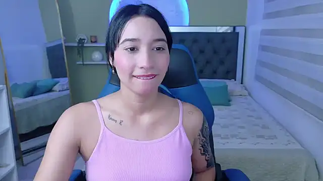 Snapshot of ivvoncute chatting on 06.22.26 ivvoncute online show from 06.22.26