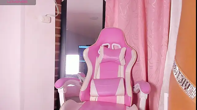 Snapshot of nicol_fury chatting on 02.27.26 nicol fury online show from 02.27.26