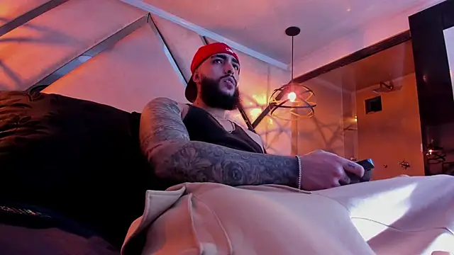 SantiagoHincapiie online show from 03.04.26