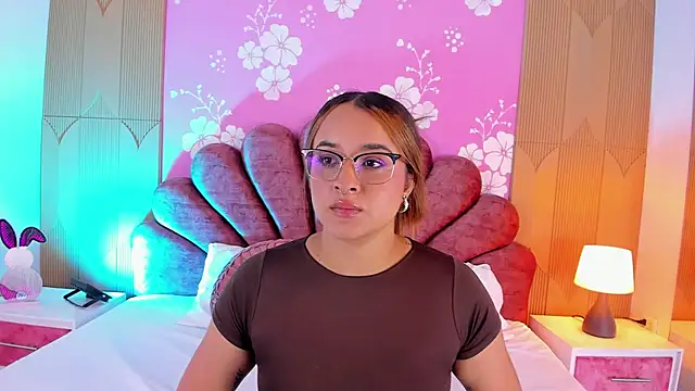 Snapshot of Sara_colyn chatting on 02.26.26 Sara colyn online show from 02.26.26