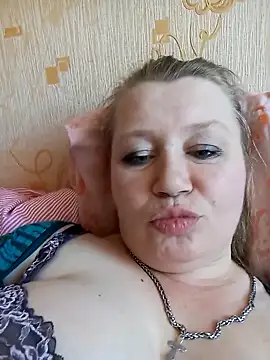 Snapshot of KiraStanton chatting on 04.26.26 KiraStanton online show from 04.26.26