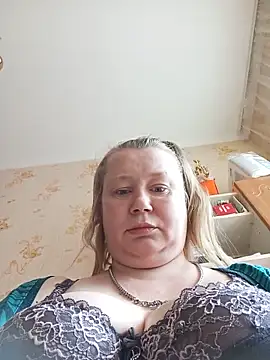 Snapshot of KiraStanton chatting on 05.19.26 KiraStanton online show from 05.19.26