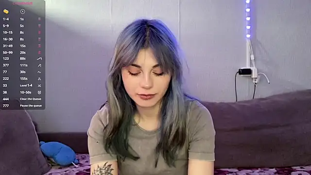 Snapshot of Emmibrilson chatting on 04.19.26 Emmibrilson online show from 04.19.26