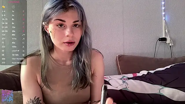 Snapshot of Emmibrilson chatting on 05.27.26 Emmibrilson online show from 05.27.26