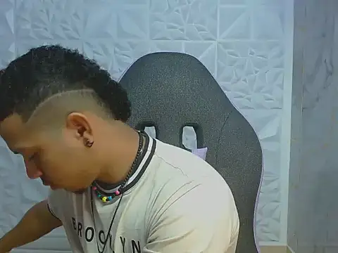 Snapshot of dylans_brown chatting on 02.25.26 dylans brown online show from 02.25.26